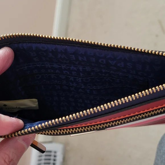 Kate Spade Bold Striped Wristlet Bag with Gold Zipper NWOT - Picture 3 of 4